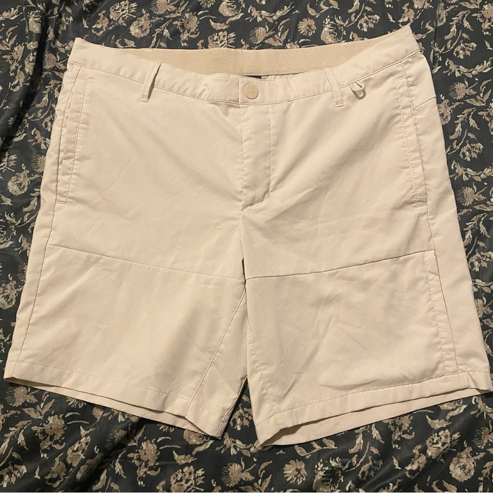 Men’s all in motion golf shorts tan